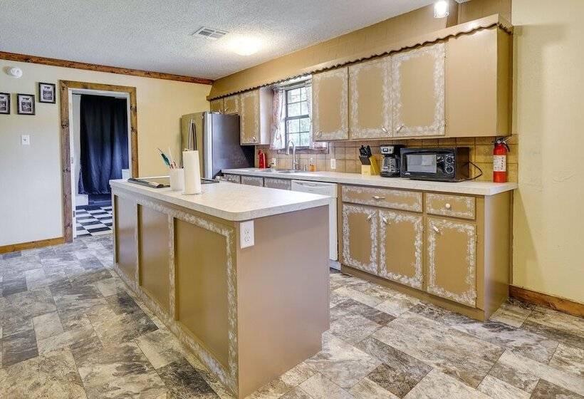 Southwest City Home W/ Fire Pit: 9 Mi To Grove!