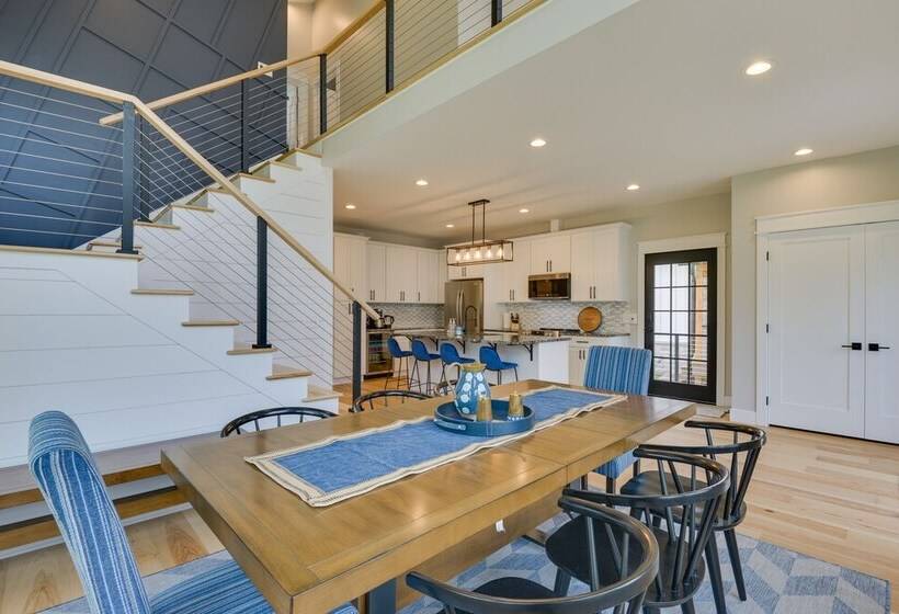 Spacious Lake Ontario Getaway: Steps To Beach!