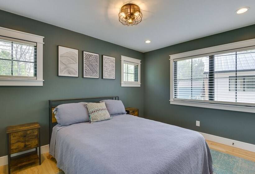 Spacious Lake Ontario Getaway: Steps To Beach!