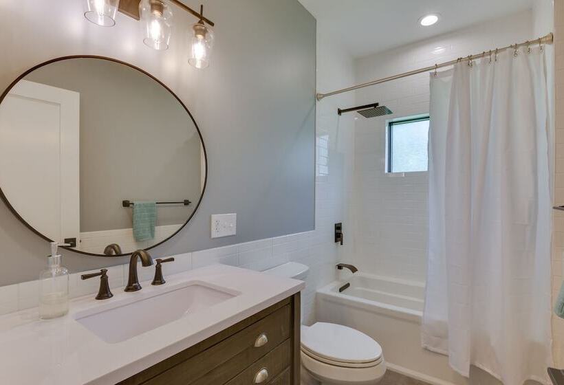 Spacious Lake Ontario Getaway: Steps To Beach!