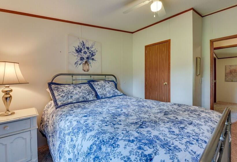 Sunny Florida Escape W/ Screened In Patio & Grill!