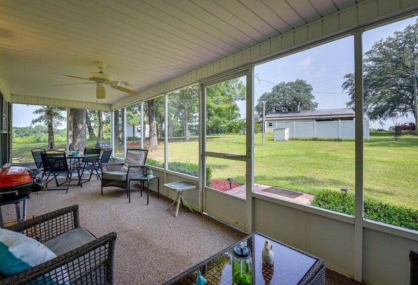 Sunny Florida Escape W/ Screened In Patio & Grill!