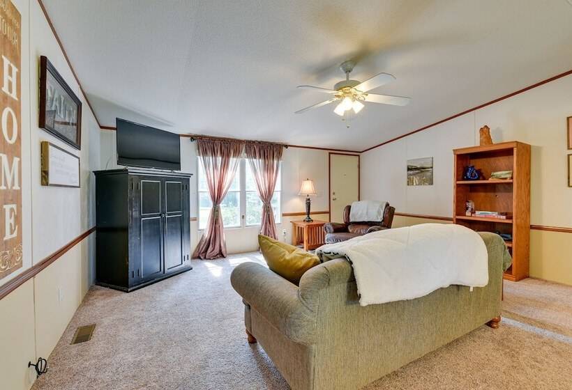 Sunny Florida Escape W/ Screened In Patio & Grill!