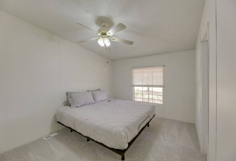 Tranquil Elgin Getaway W/ Private Deck & Patio!