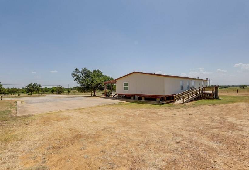 Tranquil Elgin Getaway W/ Private Deck & Patio!