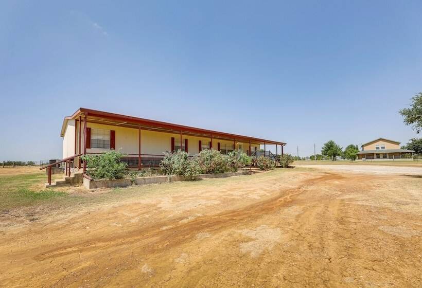 Tranquil Elgin Getaway W/ Private Deck & Patio!