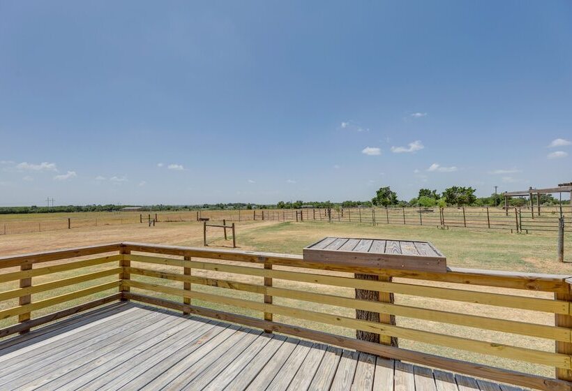 Tranquil Elgin Getaway W/ Private Deck & Patio!