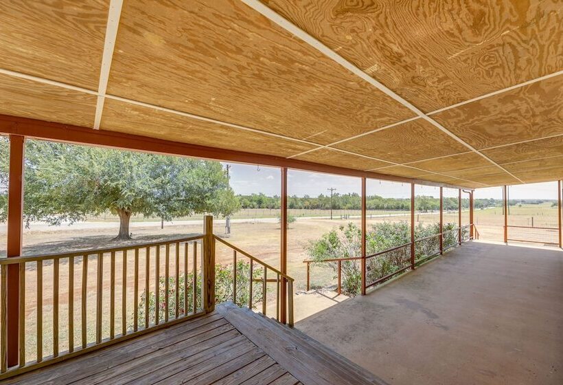 Tranquil Elgin Getaway W/ Private Deck & Patio!