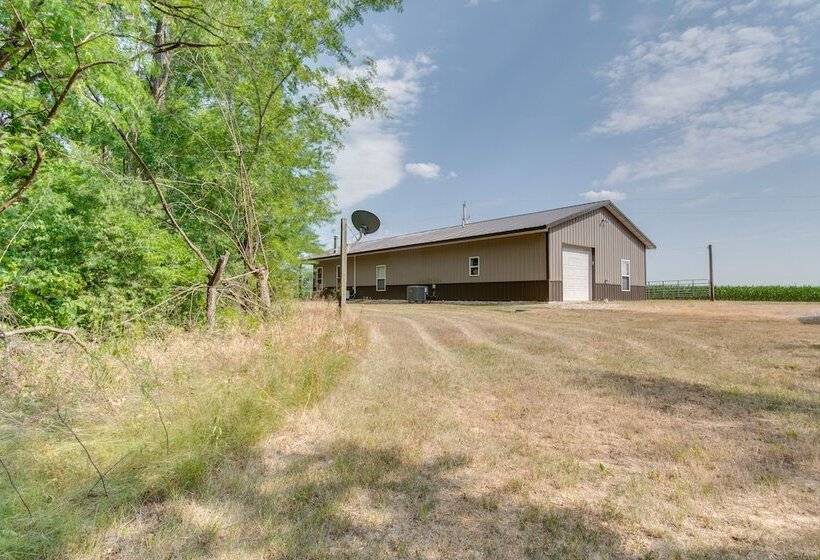 Tranquil La Prairie Retreat W/ Patio & Fireplace!