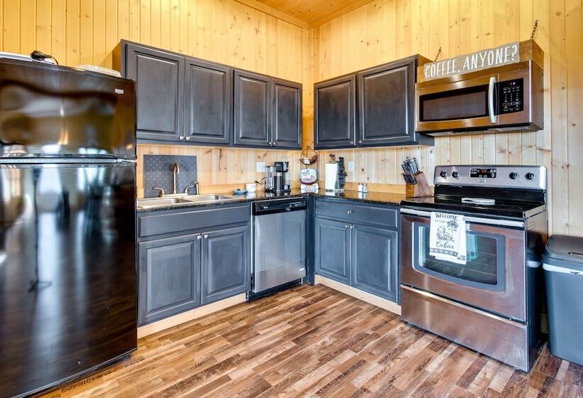 Tranquil La Prairie Retreat W/ Patio & Fireplace!