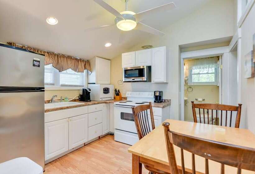 Turtle Cove Bay Beach House ~ 13 Mi To Buffalo!