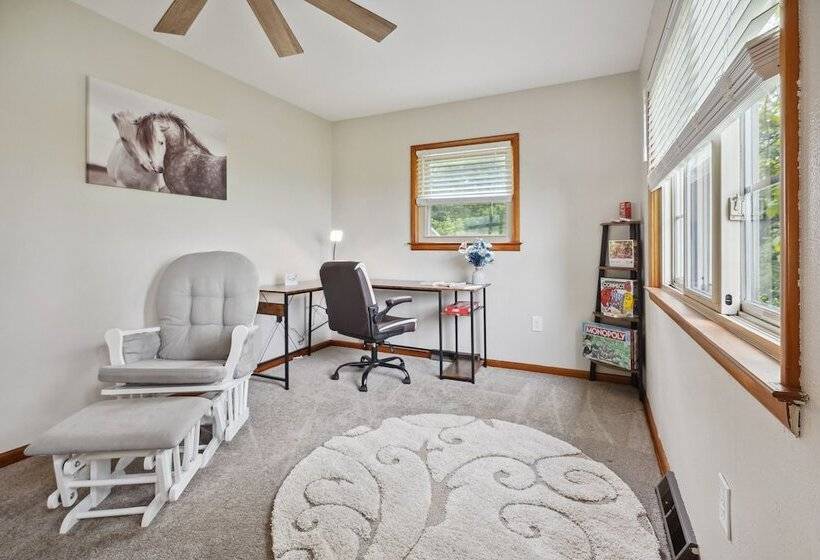 Utica Vacation Home ~ 12 Mi To Denison University!