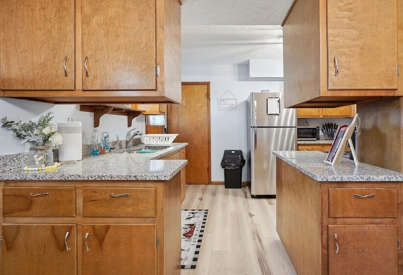 Utica Vacation Home ~ 12 Mi To Denison University!