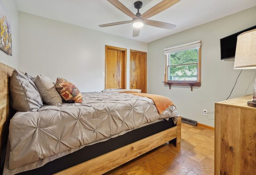 Utica Vacation Home ~ 12 Mi To Denison University!