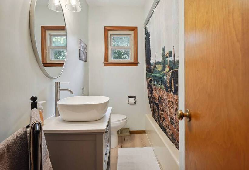 Utica Vacation Home ~ 12 Mi To Denison University!