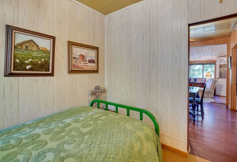 Deck + Al Fresco Dining: Washington Cabin Escape!