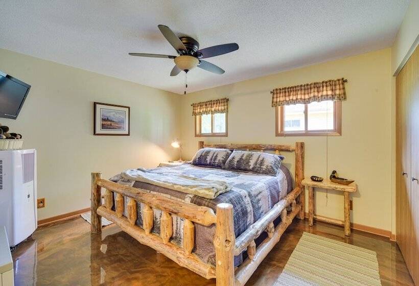 Grill & Fire Pit: Waterfront Cameron Retreat!