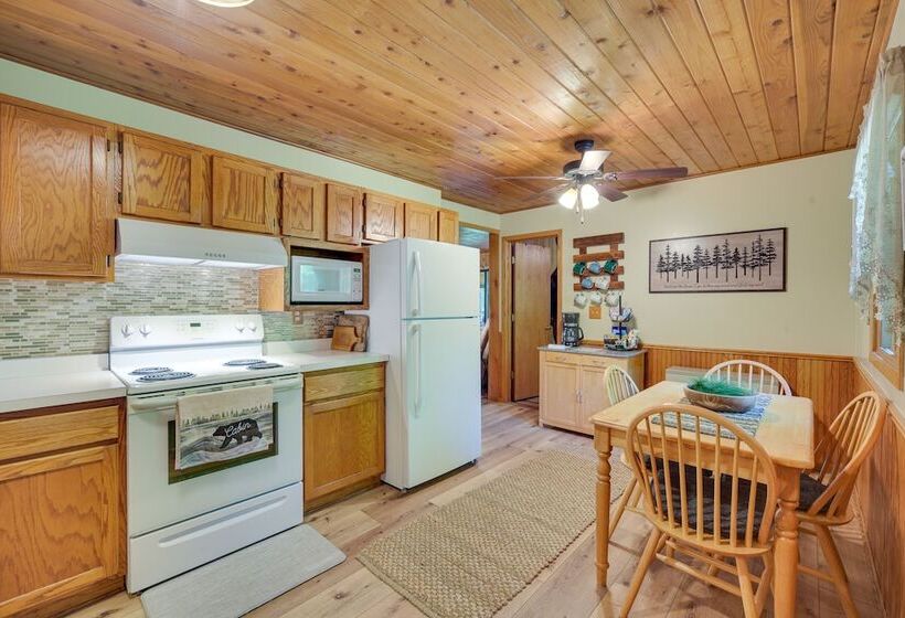 Grill & Fire Pit: Waterfront Cameron Retreat!