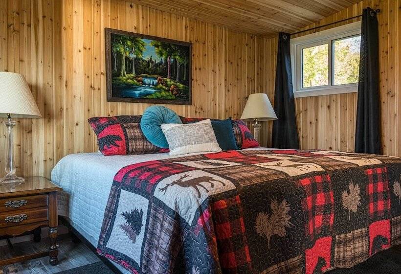 Waterfront Lake Michigan Retreat W/ Beach!