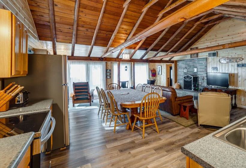 Waterfront Lake Michigan Retreat W/ Beach!