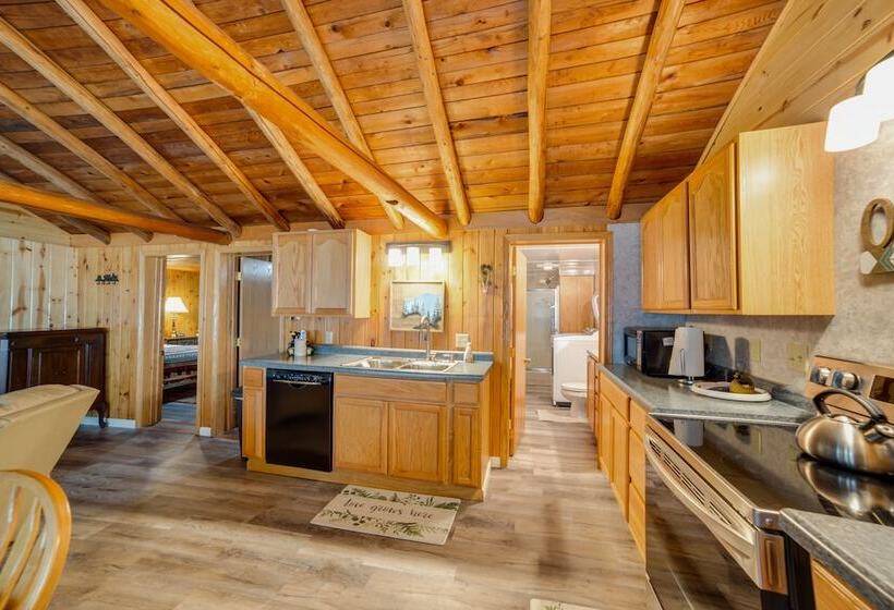 Waterfront Lake Michigan Retreat W/ Beach!