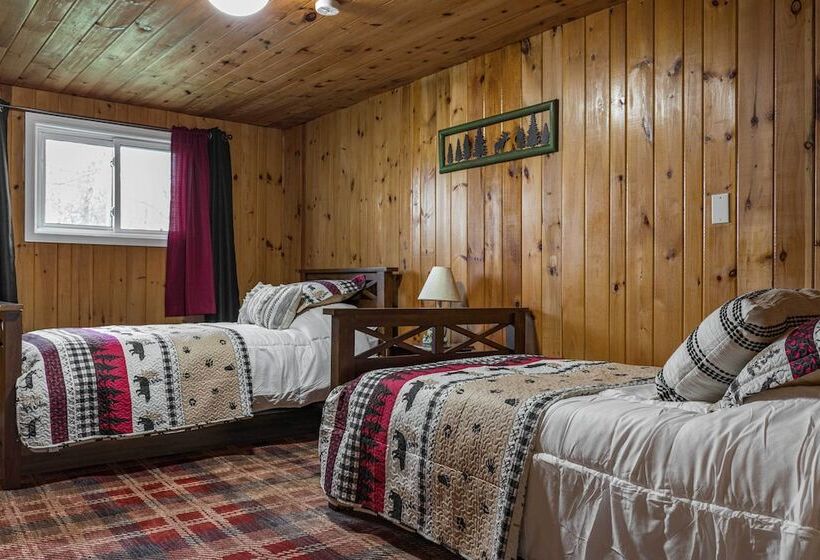 Waterfront Lake Michigan Retreat W/ Beach!