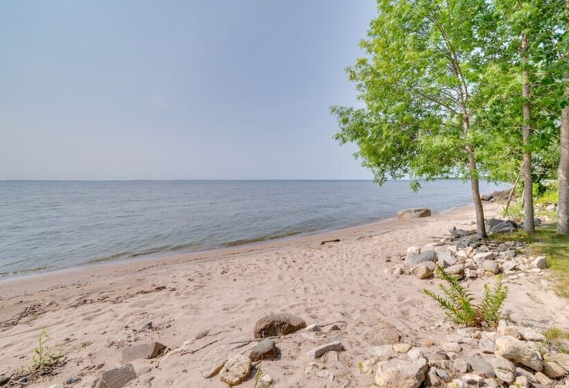 Waterfront Lake Michigan Retreat W/ Beach!