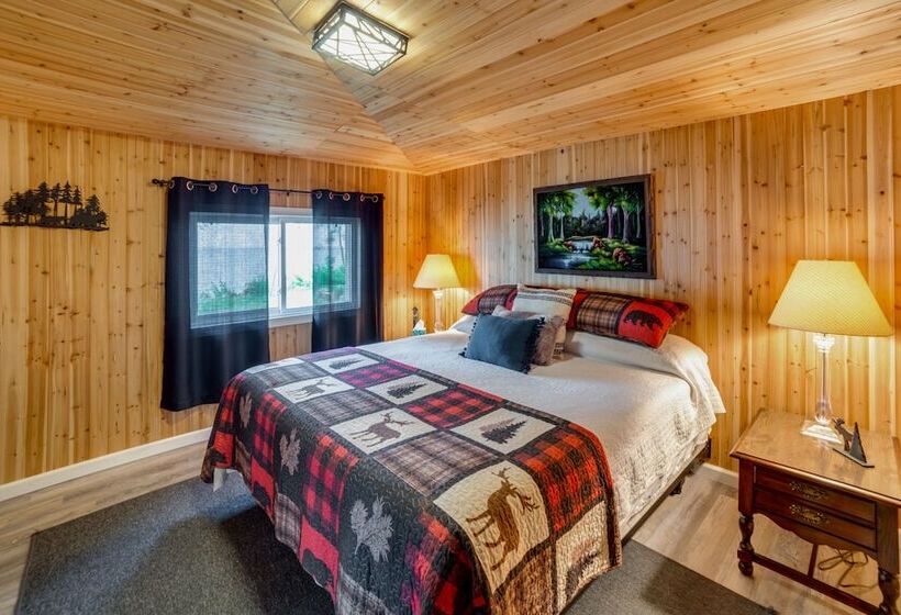 Waterfront Lake Michigan Retreat W/ Beach!