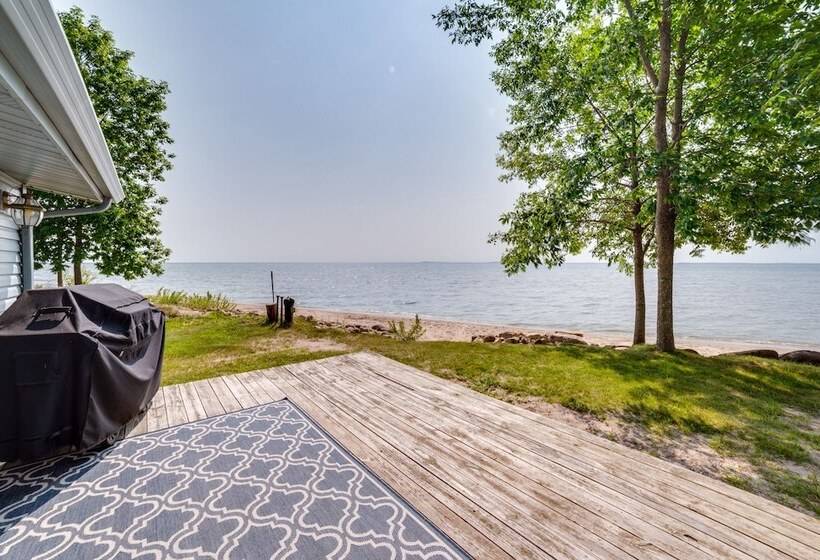 Waterfront Lake Michigan Retreat W/ Beach!