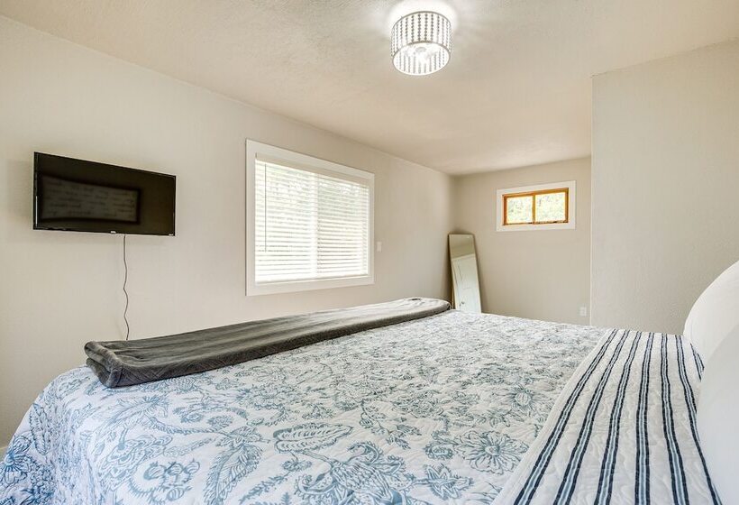 Waterfront Pelican Lake Cottage W/ Lake Access!