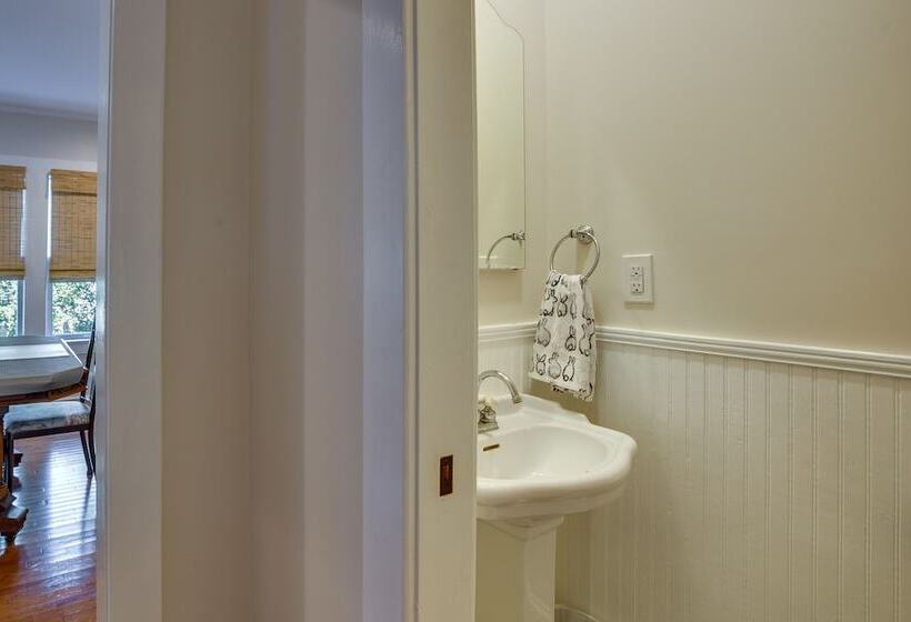 White Springs Gem W/ Patio & Screened Porch!