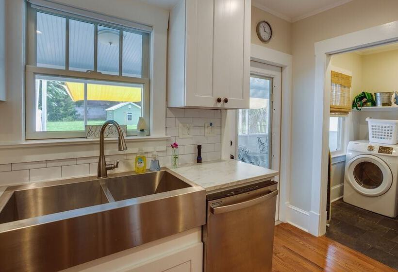 White Springs Gem W/ Patio & Screened Porch!