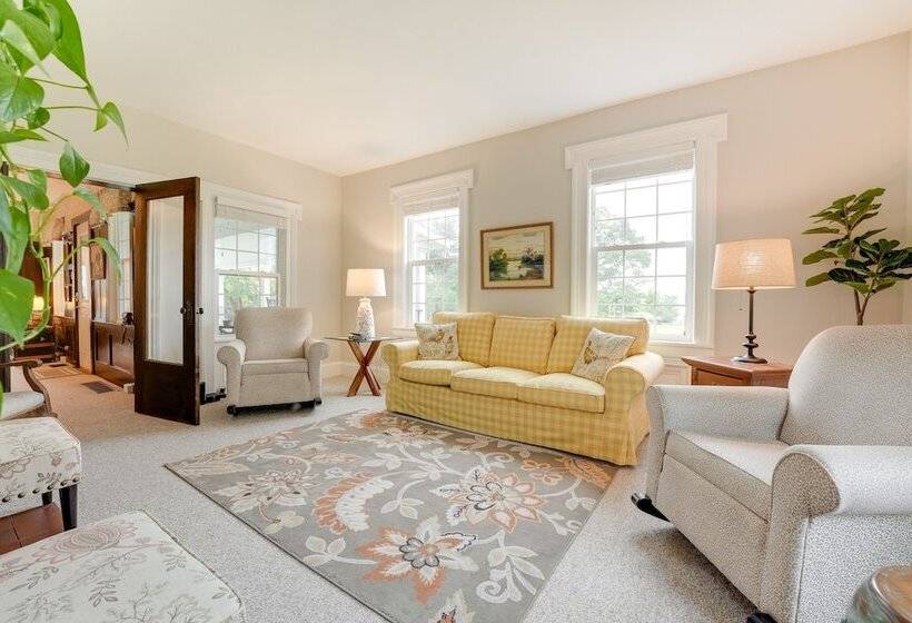 Wolcottville Farmhouse: 18 Mi To Shipshewana