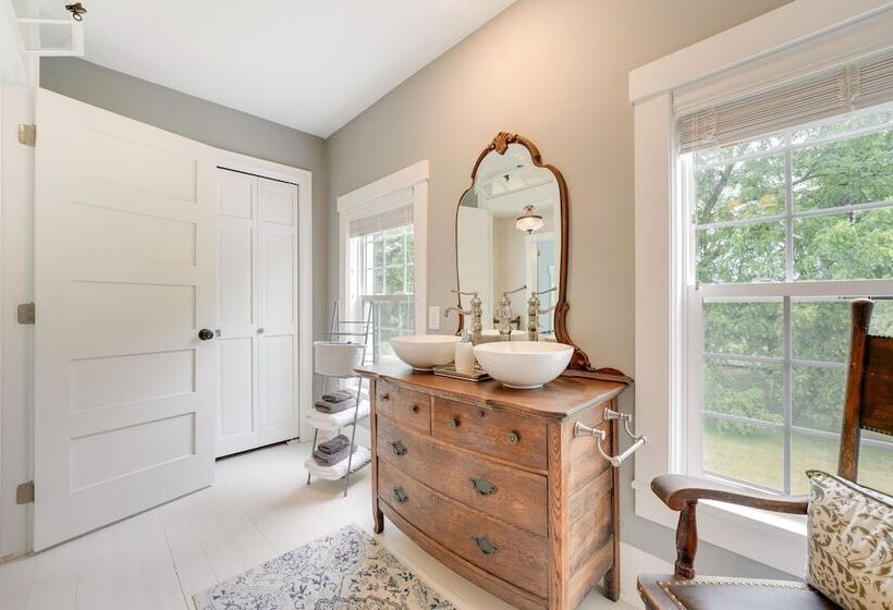 Wolcottville Farmhouse: 18 Mi To Shipshewana