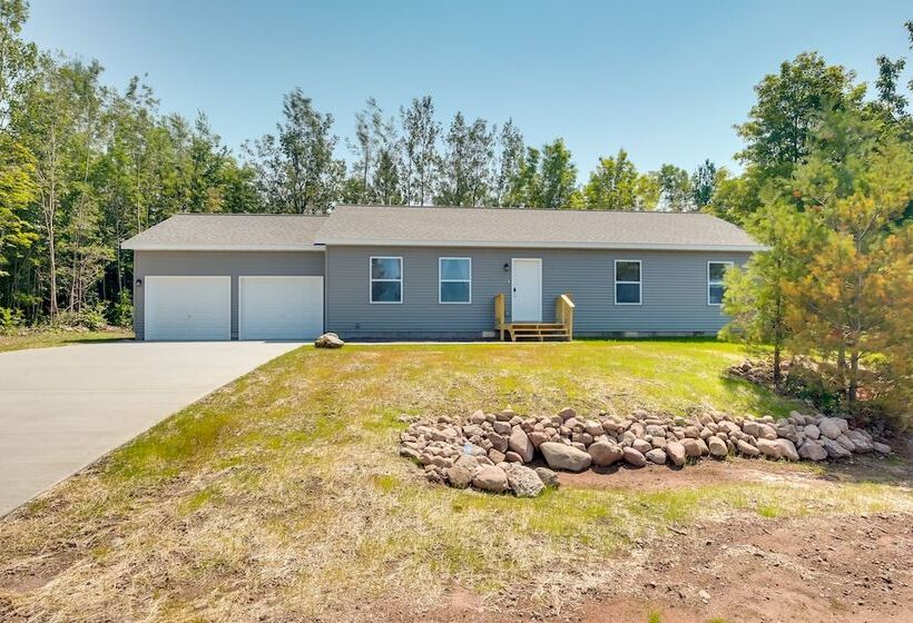 Wooded Hancock Home Near Ski & Snowmobile Trails!