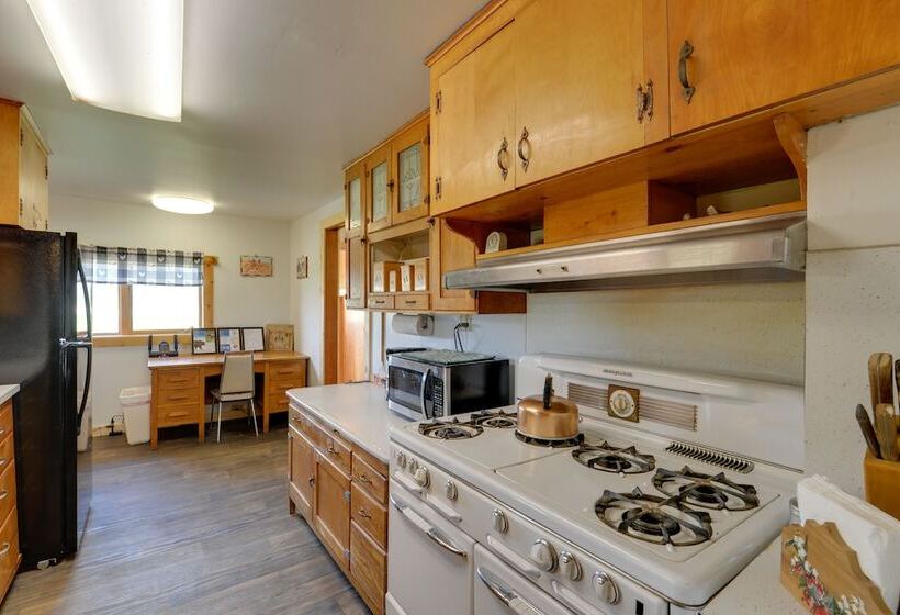 Wyoming Horse Property Near Outdoor Recreation!