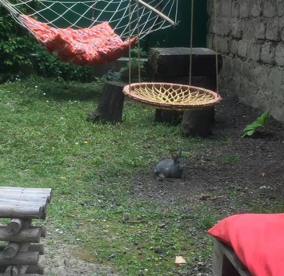 تختخواب و صبحانه Guest House Khatuna