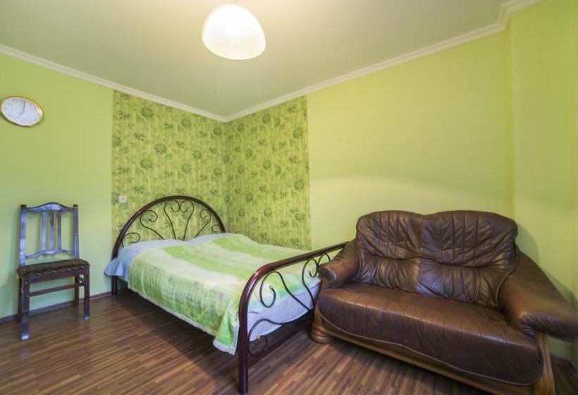 تختخواب و صبحانه Guest House Khatuna