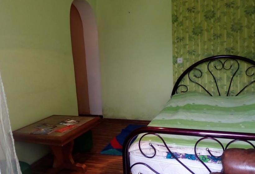 تختخواب و صبحانه Guest House Khatuna