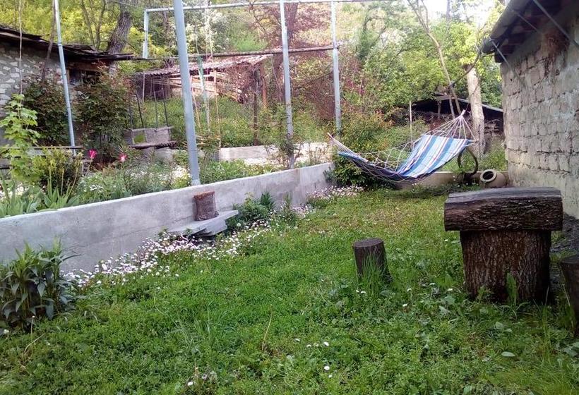 تختخواب و صبحانه Guest House Khatuna