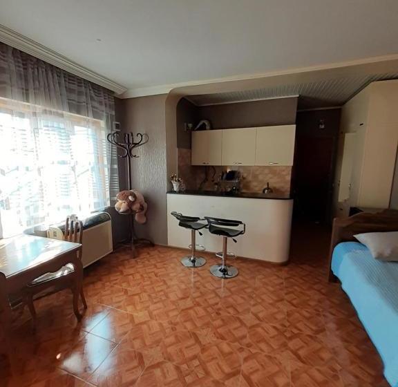 تختخواب و صبحانه Guest House Khatuna