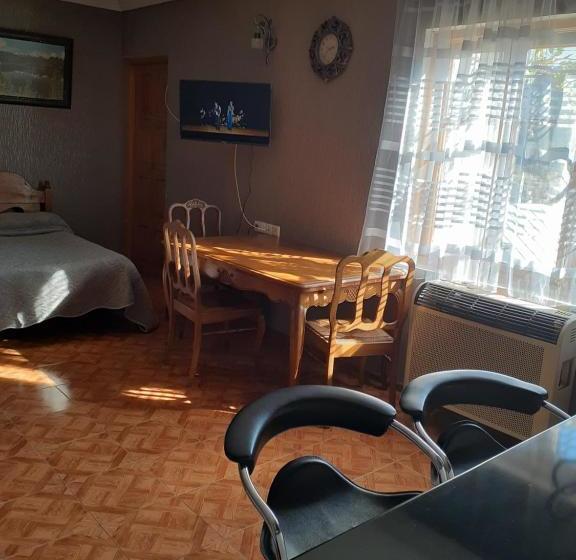 تختخواب و صبحانه Guest House Khatuna