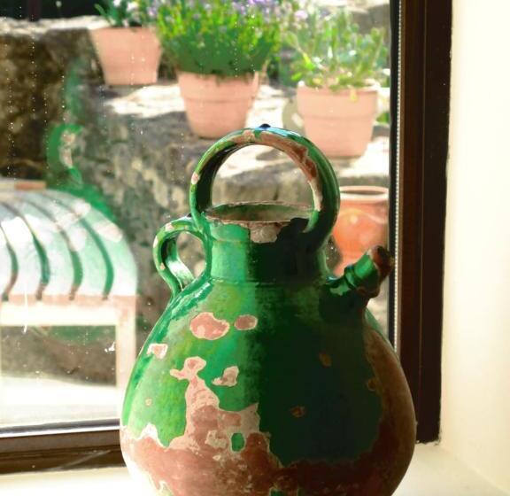 مبيت وإفطار La Cour Des Sens