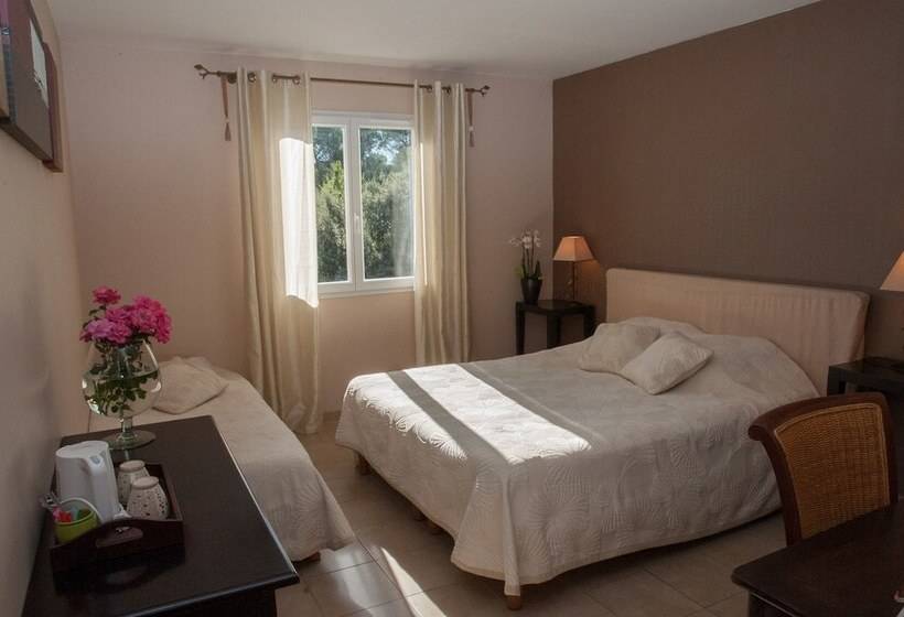 민박 Le Mas Pinede