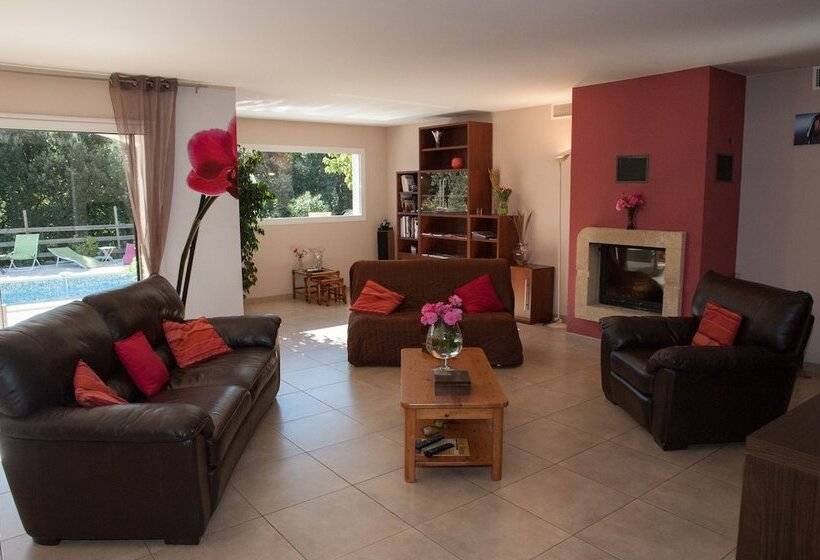 민박 Le Mas Pinede