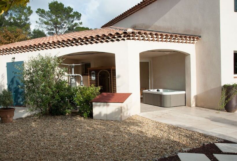 민박 Le Mas Pinede