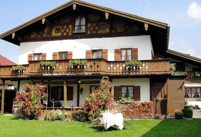 ベッドアンドブレックファースト Mammhofer Suite & Breakfast