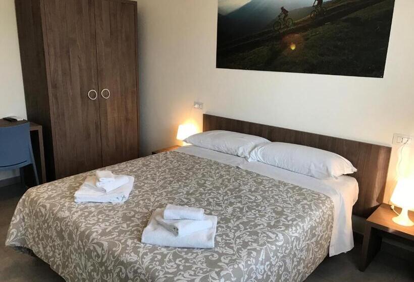 簡易ホテル Bed & Bike