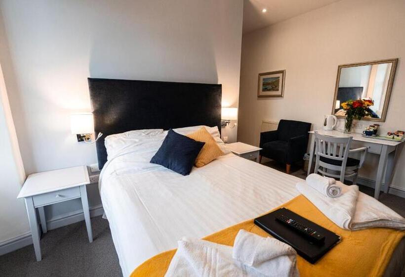 簡易ホテル Grapes Hotel, Bar & Restaurant Snowdonia Nr Zip World