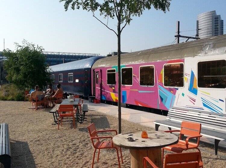 مسافرخانه Train Lodge Amsterdam